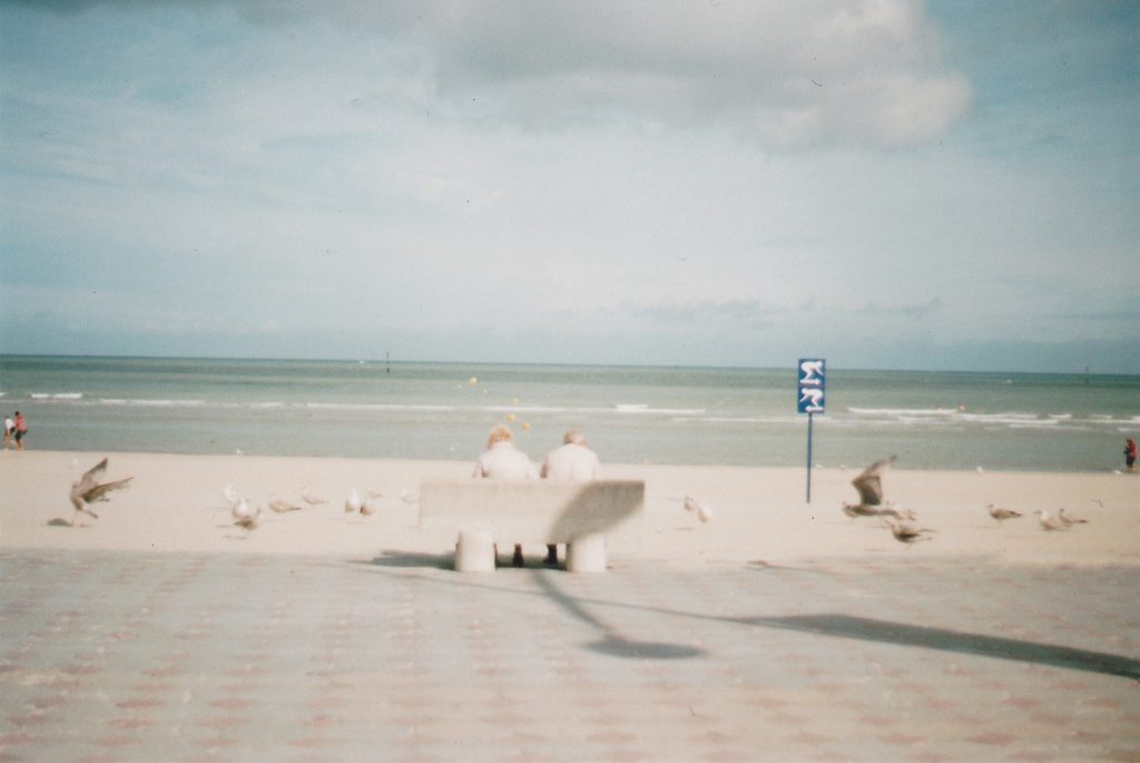 Photographie argentique, sur un banc avec toi, août 2016, Dunkerque, France.